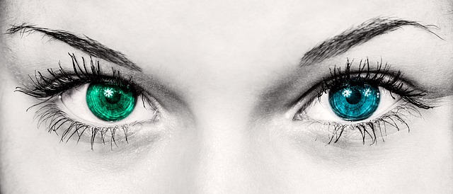 modré a zelené oko